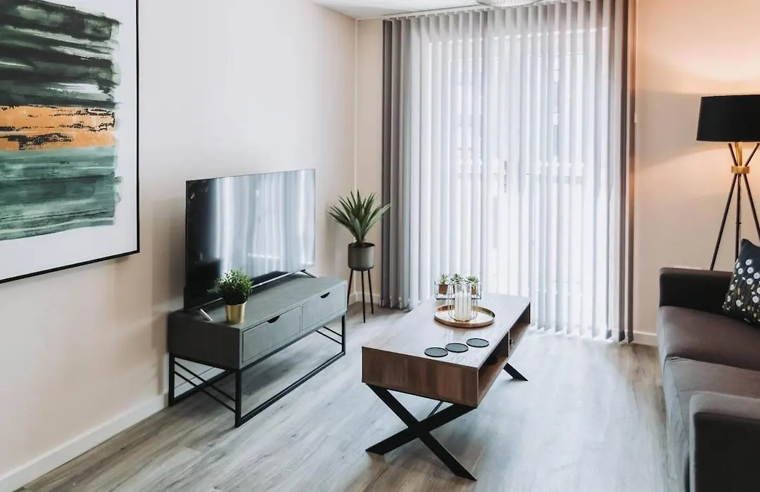 Apartment Near Manchester Centre Ideal Sport Or Gigs Sleeps 6 People-1